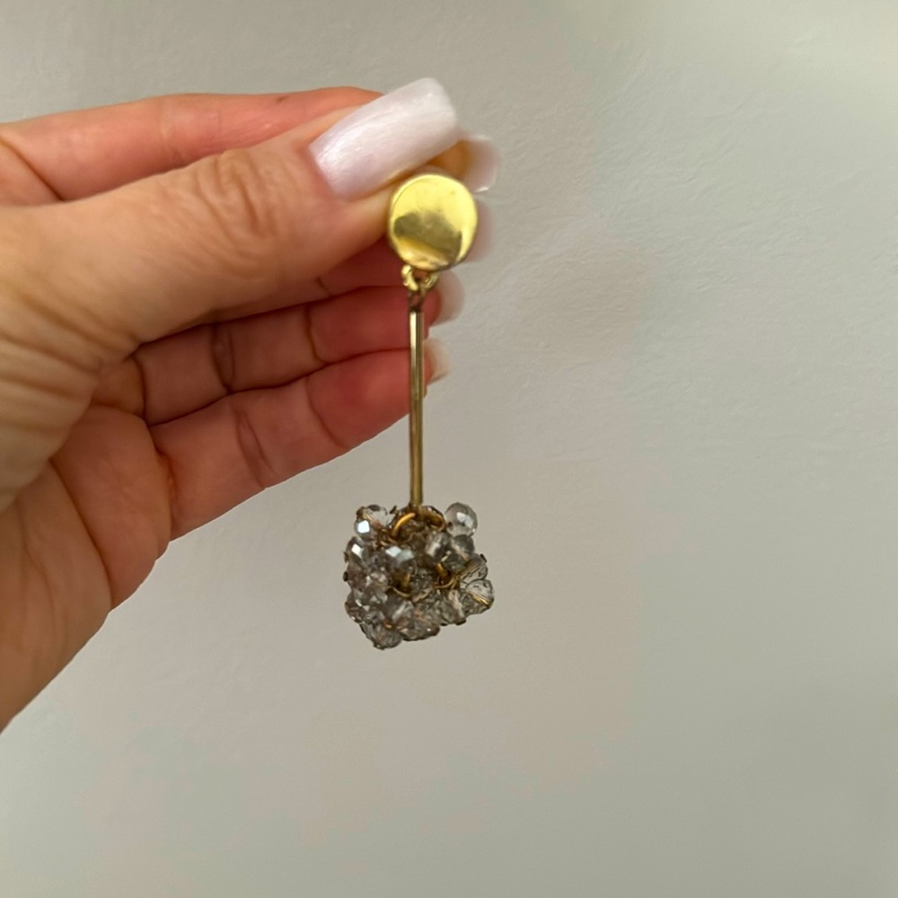 Beautiful chandelier earrings / gold + clear gray bids